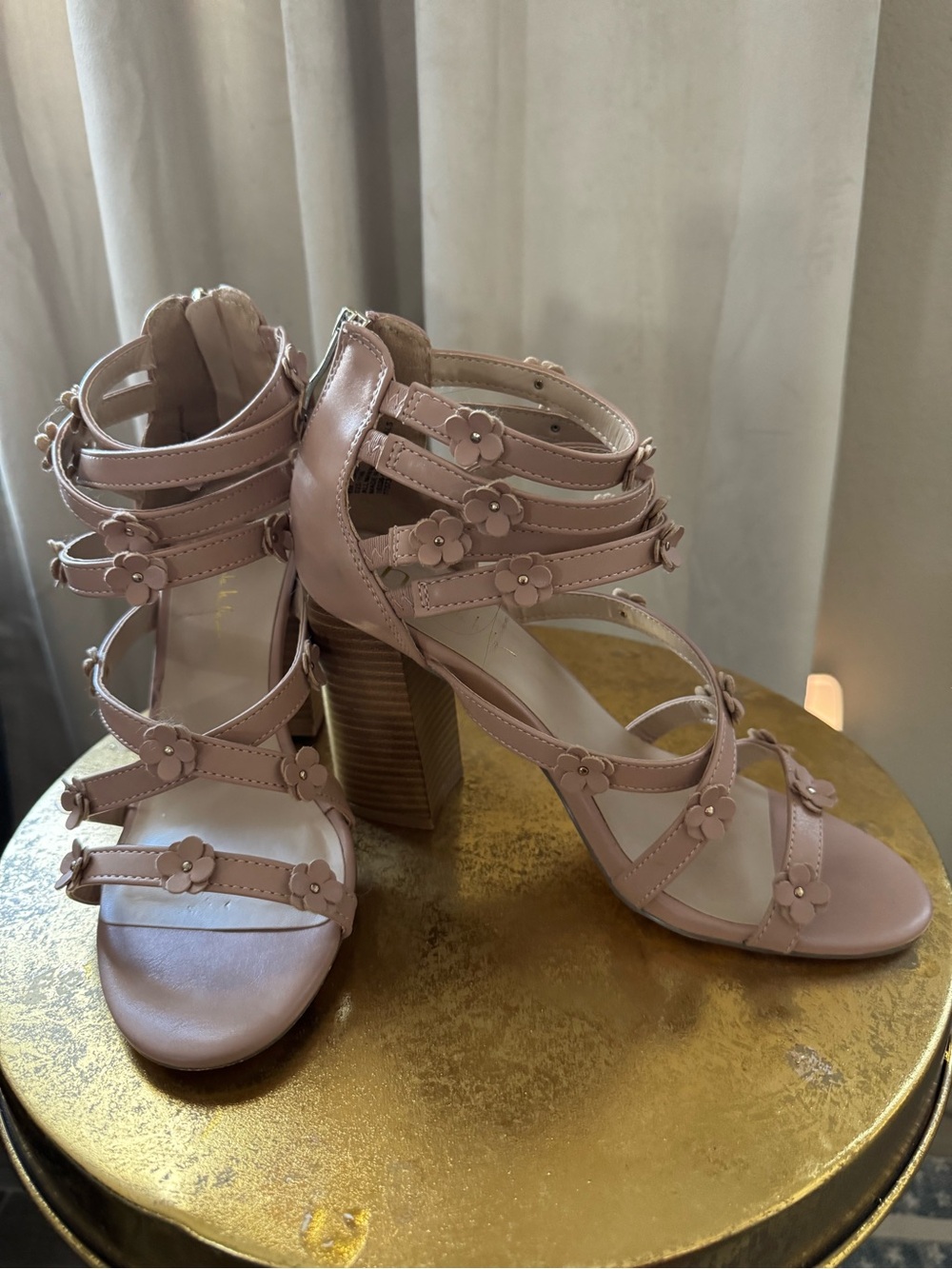 Women's Nicole Miller "Daisy" Strappy Block Heel Sandals - size 8.5